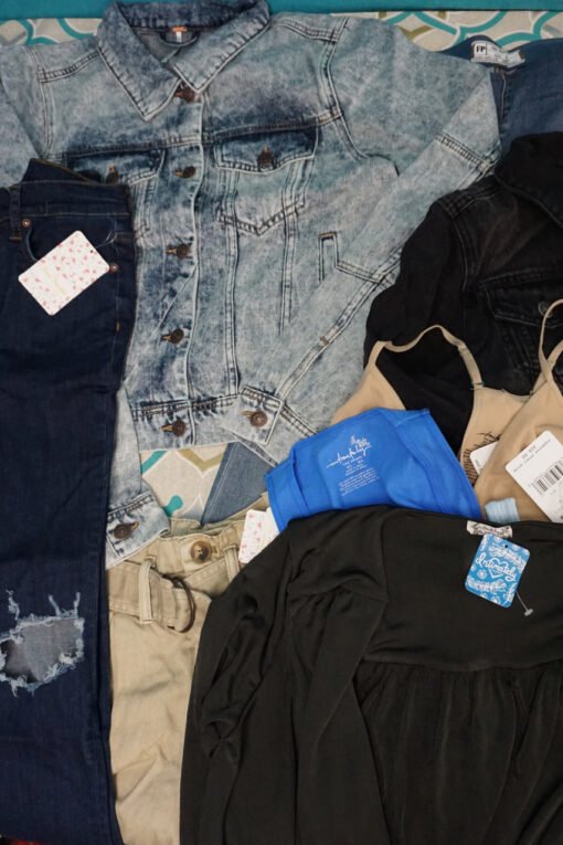 125PC FREE PEOPLE WOMENS MIXED CLOTHING